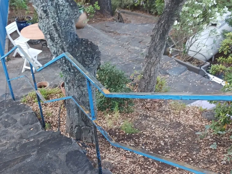Peinture sur des barreaudages dans une copropriété au Lavandou , Le Lavandou, Le Peintre