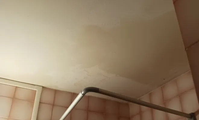 Après traitement des taches grattage et enduisage