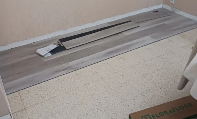 pose de revêtement de sol imitation parquet, Le Lavandou, Le Peintre