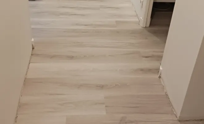 pose de revêtement de sol imitation parquet, Le Lavandou, Le Peintre