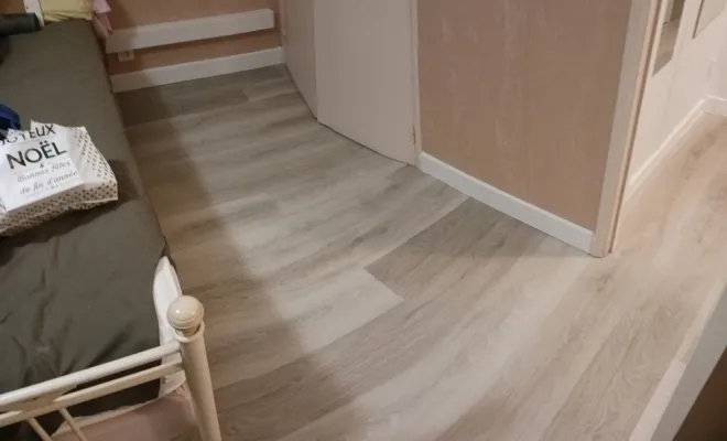 pose de revêtement de sol imitation parquet, Le Lavandou, Le Peintre