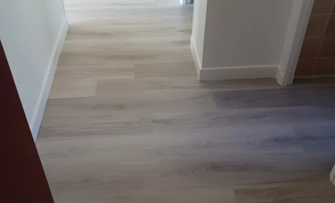 pose de revêtement de sol imitation parquet, Le Lavandou, Le Peintre